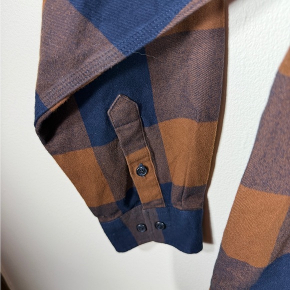 Carhartt Men’s Navy & Brown Buffalo Plaid Button-Down Shirt - Picture 5 of 8